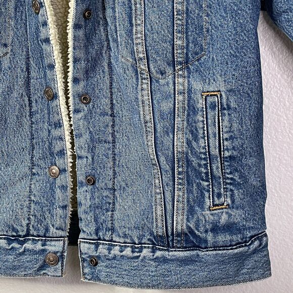 Levi’s Sherpa Denim Jacket Women’s XS Boho Coastal Cowgirl Western Trucker Jean - Picture 7 of 12